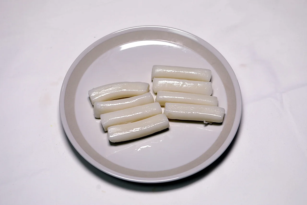 레몬 들깨 소스를 품은 떡꼬치 2단계
