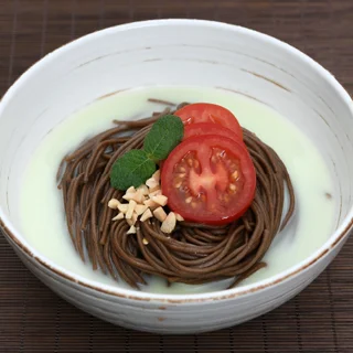 검은콩국수