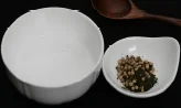 먹물소스를 곁들인 토마토피클 1단계